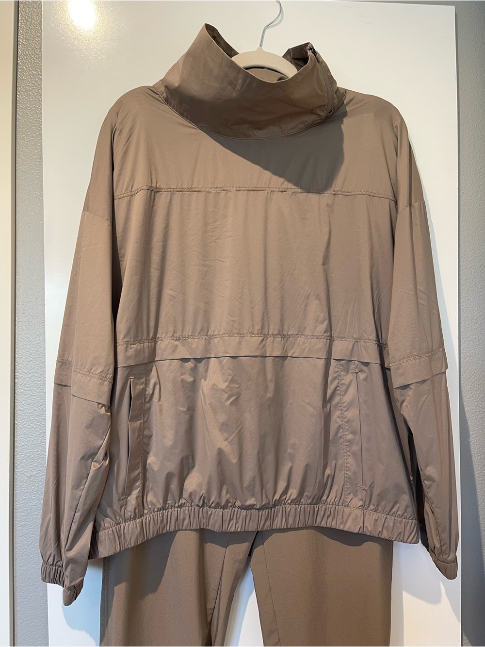 Athleta Run With It Half Zip Pullover Jacket M Mortar Mushroom Packable 566559